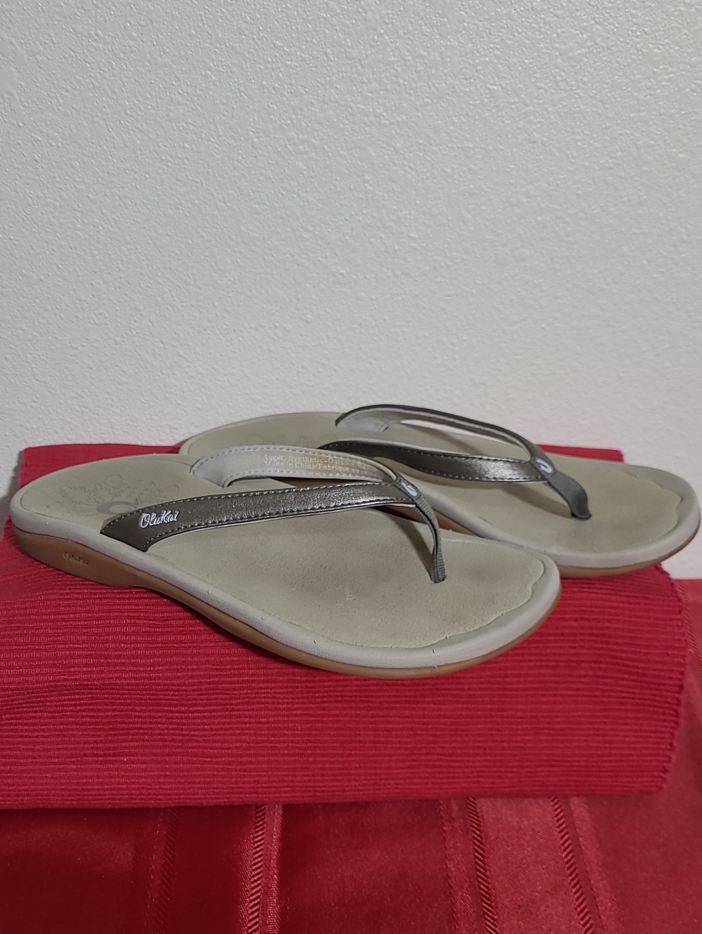 OluKai Amo Women's Metallic Bronze Flip Sandals